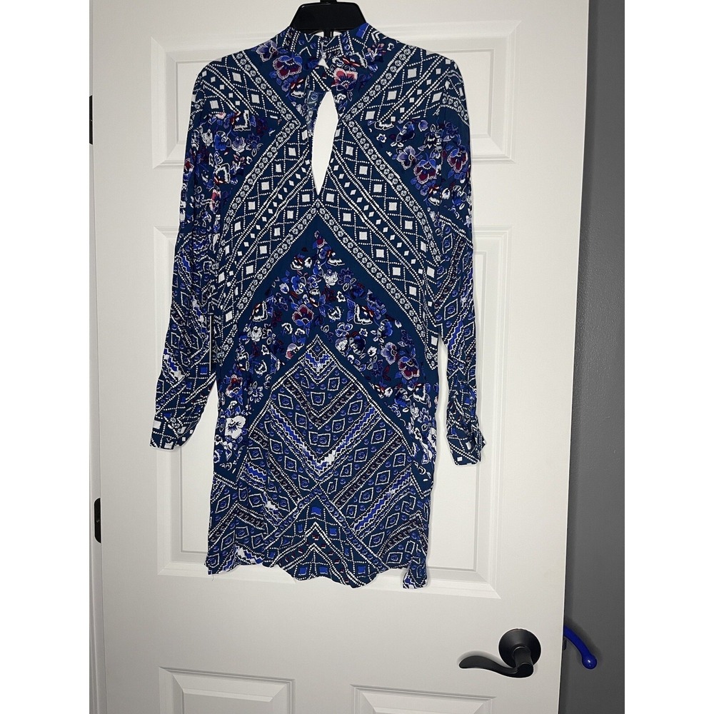 Express Mock Neck Mini dress Keyhole Cutouts Geometric Print medium NWT - Picture 2 of 2